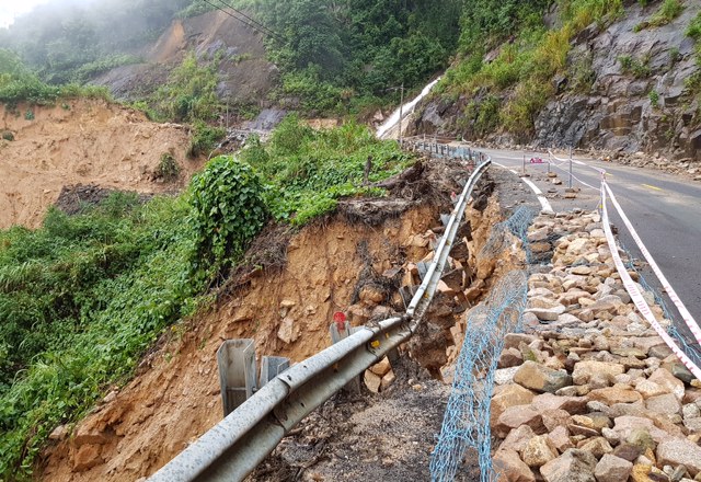 Ám ảnh những vụ sạt lở trên cung đèo Khánh Lê- Ảnh 8. Ám ảnh những vụ sạt lở trên cung đèo Khánh Lê- Ảnh 8.