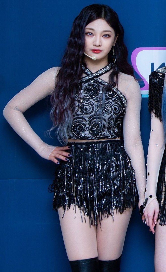 Đôi chân gầy guộc như sắp gãy của Ningning- Ảnh 5.