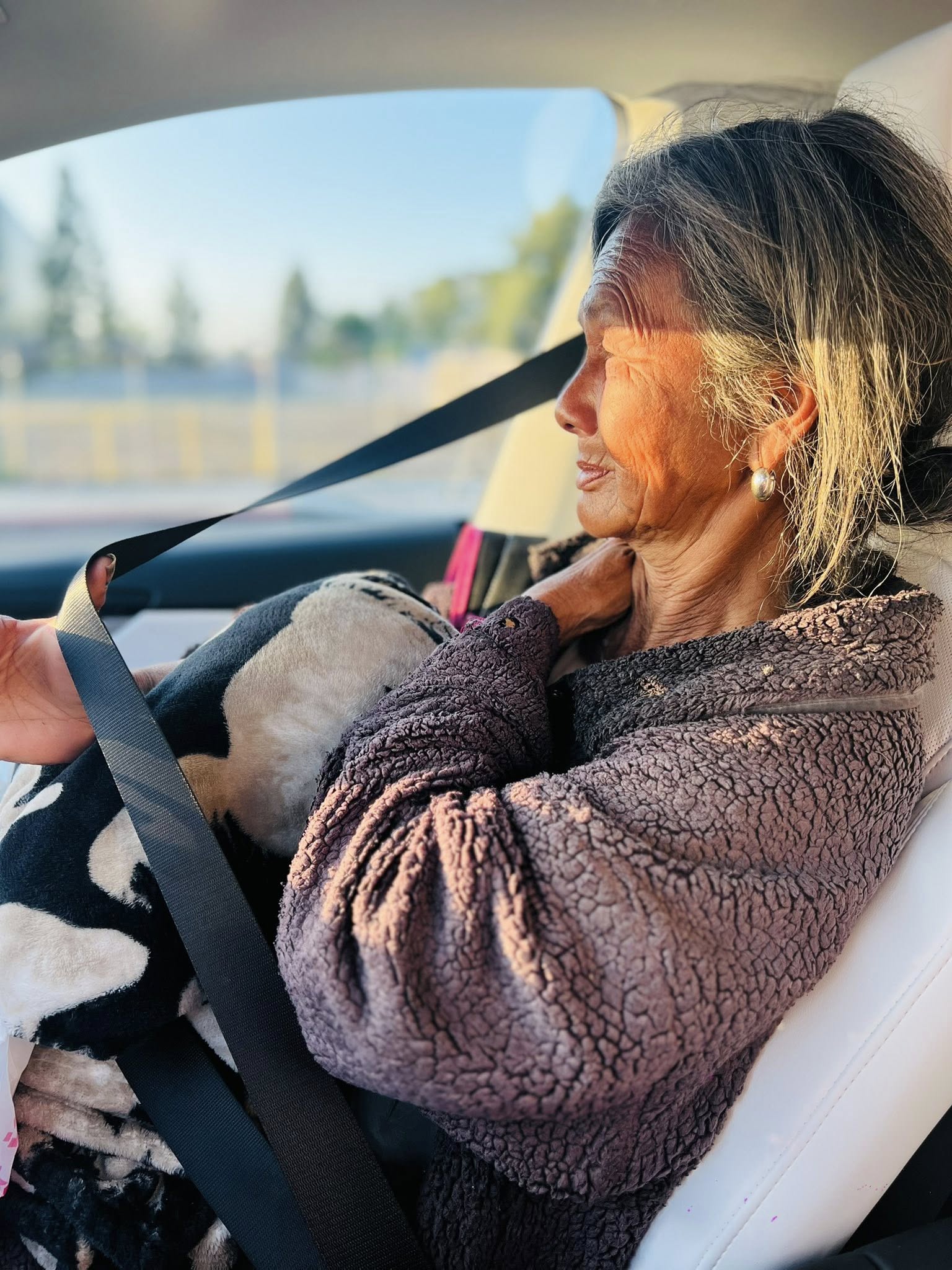 Tuổi 62 sống lang thang ngoài đường của nữ ca sĩ là mỹ nhân đình đám một thời- Ảnh 8. Tuổi 62 sống lang thang ngoài đường của nữ ca sĩ là mỹ nhân đình đám một thời- Ảnh 8.