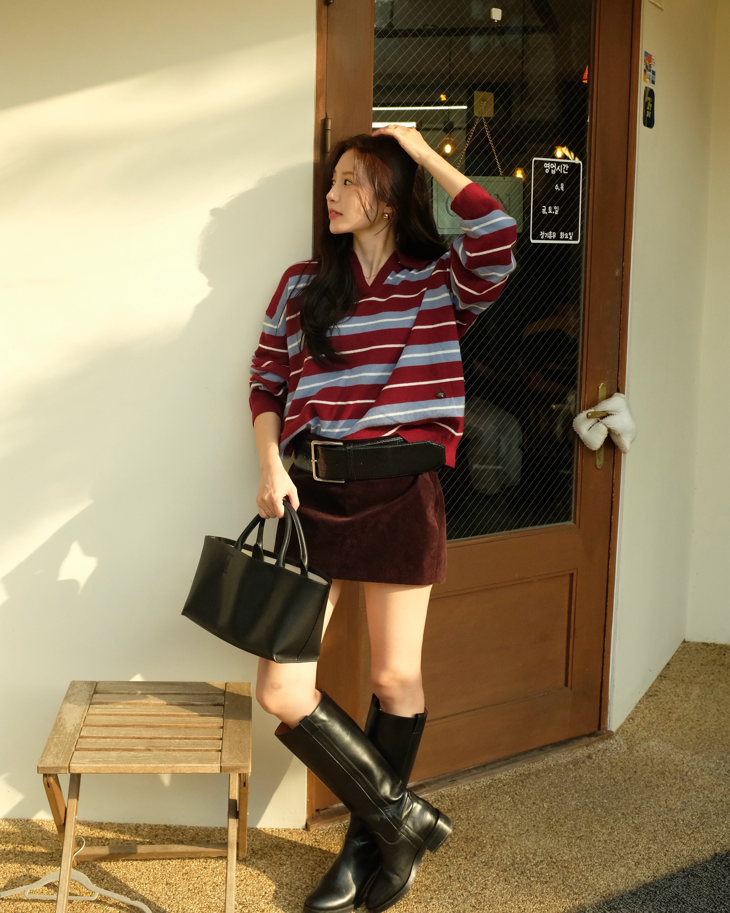 Mùa đông này màu đỏ vẫn rất hot: Gợi ý 10 cách phối đồ cực kỳ sang trọng, giúp bạn nổi bật giữa đám đông- Ảnh 4. Mùa đông này màu đỏ vẫn rất hot: Gợi ý 10 cách phối đồ cực kỳ sang trọng, giúp bạn nổi bật giữa đám đông- Ảnh 4.