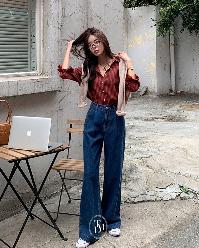 Mùa đông này màu đỏ vẫn rất hot: Gợi ý 10 cách phối đồ cực kỳ sang trọng, giúp bạn nổi bật giữa đám đông- Ảnh 5. Mùa đông này màu đỏ vẫn rất hot: Gợi ý 10 cách phối đồ cực kỳ sang trọng, giúp bạn nổi bật giữa đám đông- Ảnh 5.