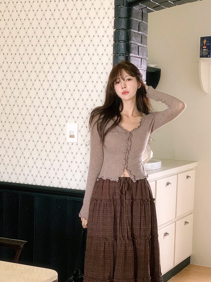 Chân váy phải đi cùng 4 kiểu áo mùa đông này mới đẹp xuất sắc- Ảnh 10. Chân váy phải đi cùng 4 kiểu áo mùa đông này mới đẹp xuất sắc- Ảnh 10.