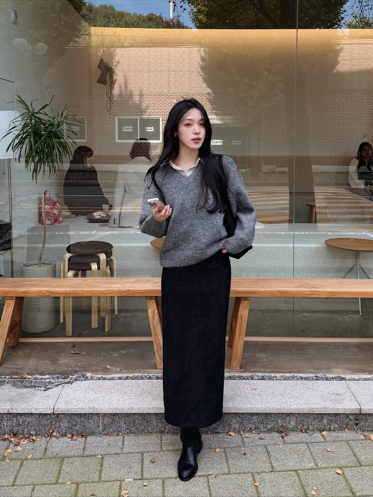 Chân váy phải đi cùng 4 kiểu áo mùa đông này mới đẹp xuất sắc- Ảnh 4. Chân váy phải đi cùng 4 kiểu áo mùa đông này mới đẹp xuất sắc- Ảnh 4.