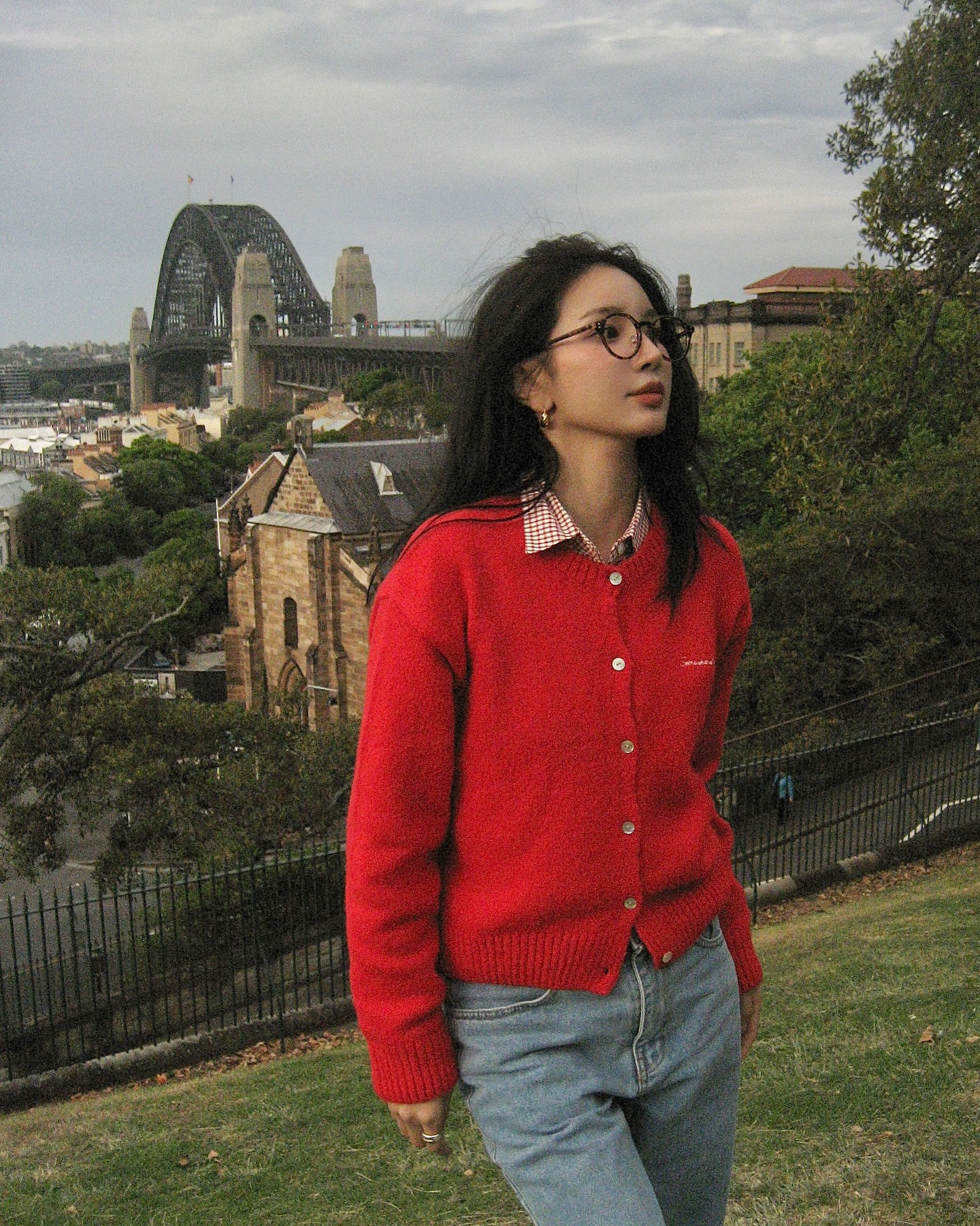 Mùa đông này màu đỏ vẫn rất hot: Gợi ý 10 cách phối đồ cực kỳ sang trọng, giúp bạn nổi bật giữa đám đông- Ảnh 9. Mùa đông này màu đỏ vẫn rất hot: Gợi ý 10 cách phối đồ cực kỳ sang trọng, giúp bạn nổi bật giữa đám đông- Ảnh 9.