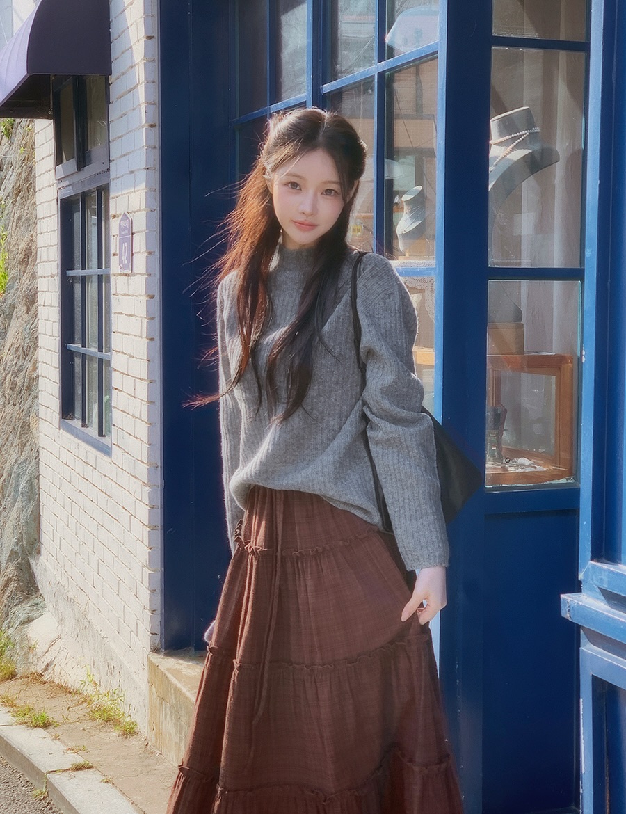 Chân váy phải đi cùng 4 kiểu áo mùa đông này mới đẹp xuất sắc- Ảnh 5. Chân váy phải đi cùng 4 kiểu áo mùa đông này mới đẹp xuất sắc- Ảnh 5.