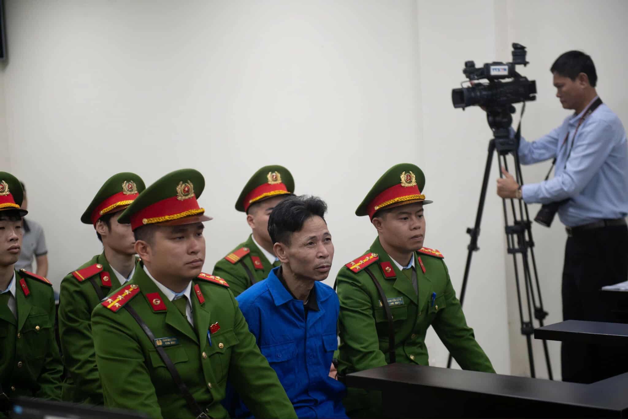 Diễn biến mới vụ Cao Văn Hùng đốt quán cà phê khiến 11 người tử vong ở Hà Nội- Ảnh 1. Diễn biến mới vụ Cao Văn Hùng đốt quán cà phê khiến 11 người tử vong ở Hà Nội- Ảnh 1.