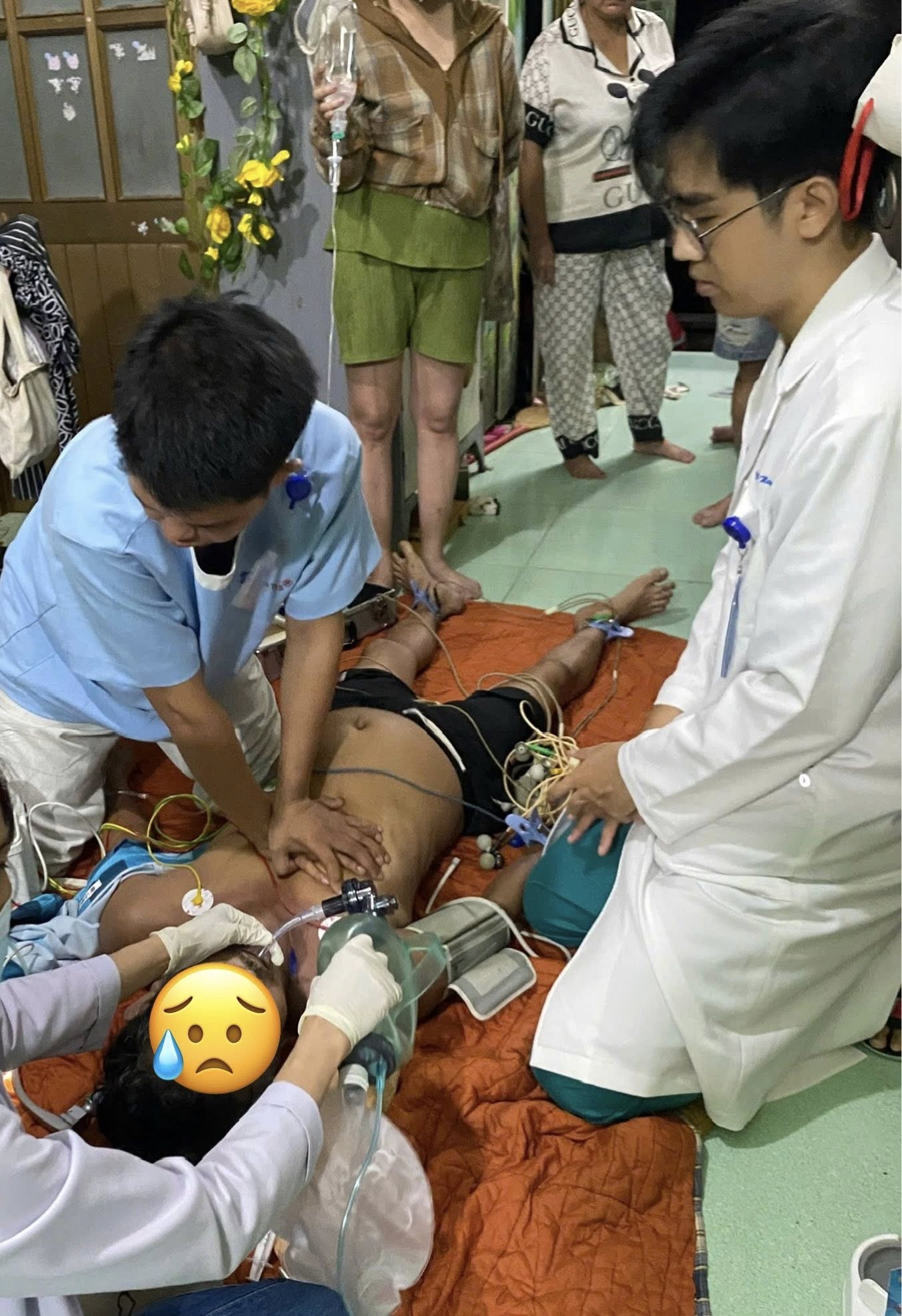 Người đàn ông 52 tuổi không qua khỏi vì người nhà dùng mẹo vắt chanh vào miệng khi hôn mê- Ảnh 1. Người đàn ông 52 tuổi không qua khỏi vì người nhà dùng mẹo vắt chanh vào miệng khi hôn mê- Ảnh 1.