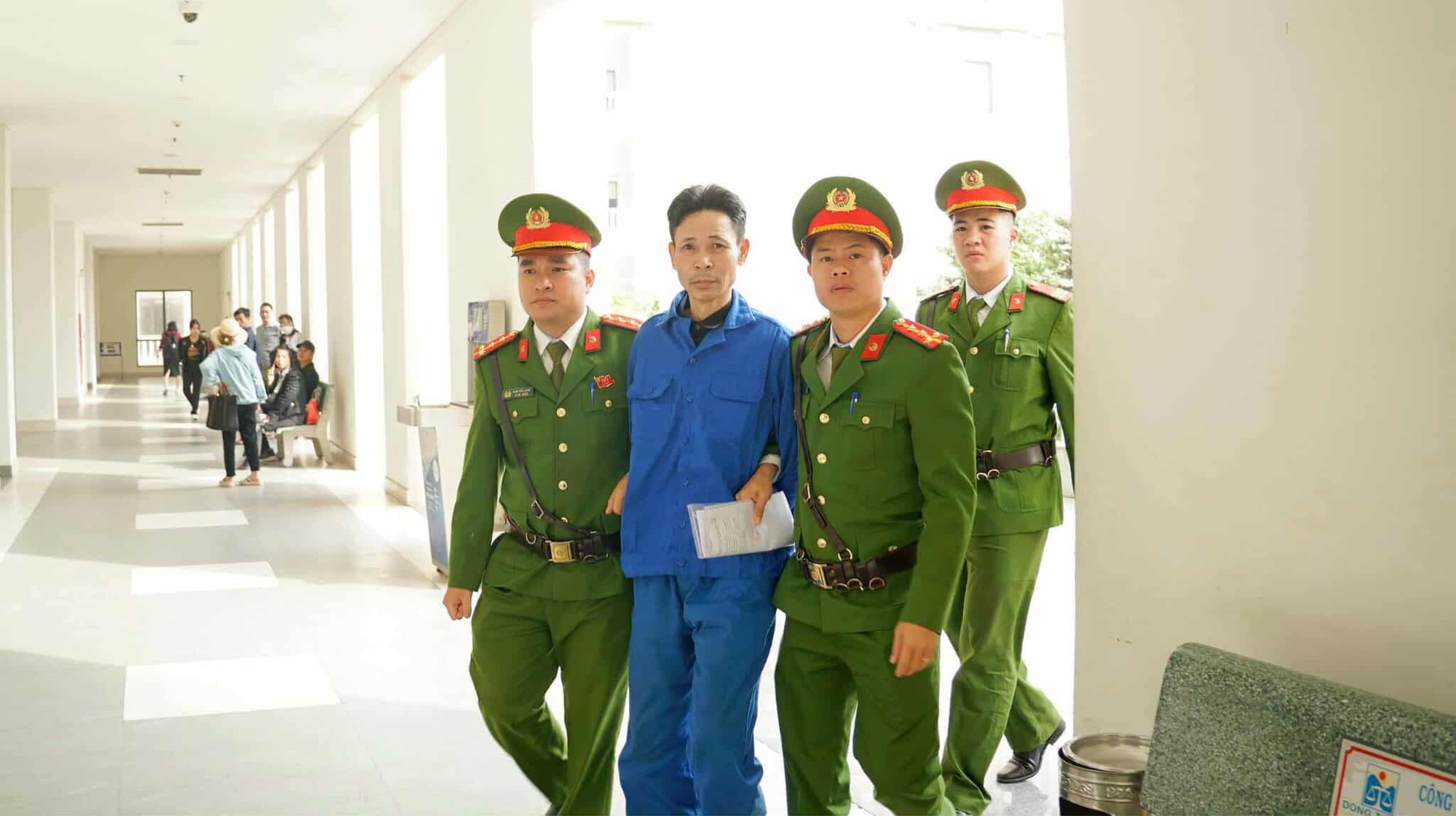 Diễn biến mới vụ Cao Văn Hùng đốt quán cà phê khiến 11 người tử vong ở Hà Nội- Ảnh 2. Diễn biến mới vụ Cao Văn Hùng đốt quán cà phê khiến 11 người tử vong ở Hà Nội- Ảnh 2.