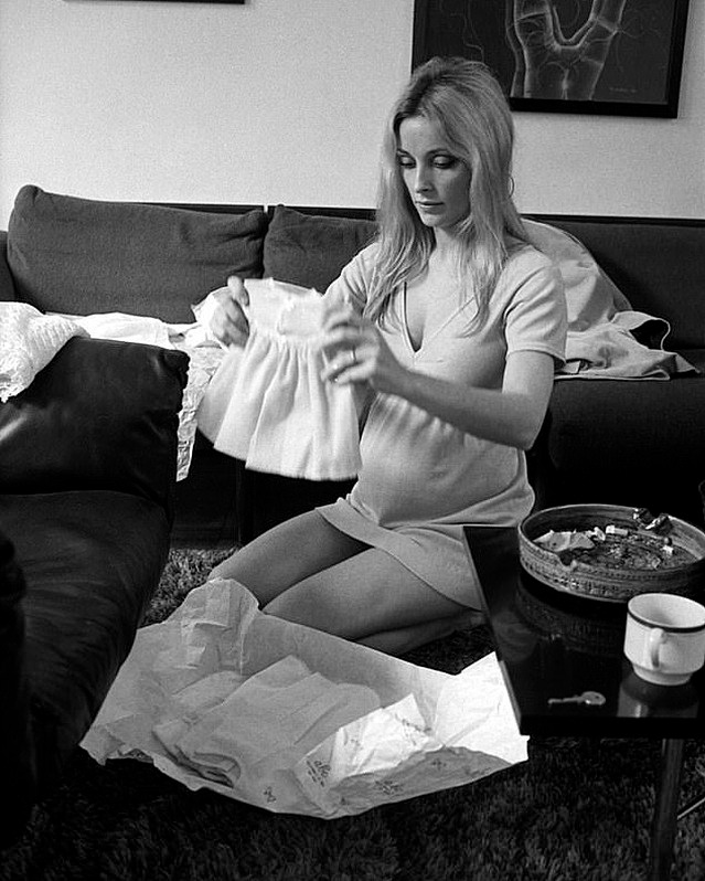 Lạnh người thảm án rúng động showbiz toàn cầu: Minh tinh đình đám bị sát hại khi mang thai 8 tháng, nghe lý do mà phẫn nộ- Ảnh 4. Lạnh người thảm án rúng động showbiz toàn cầu: Minh tinh đình đám bị sát hại khi mang thai 8 tháng, nghe lý do mà phẫn nộ- Ảnh 4.