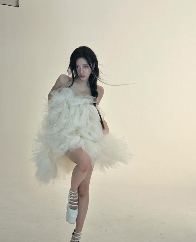 Đôi chân gầy guộc như sắp gãy của Ningning- Ảnh 7.