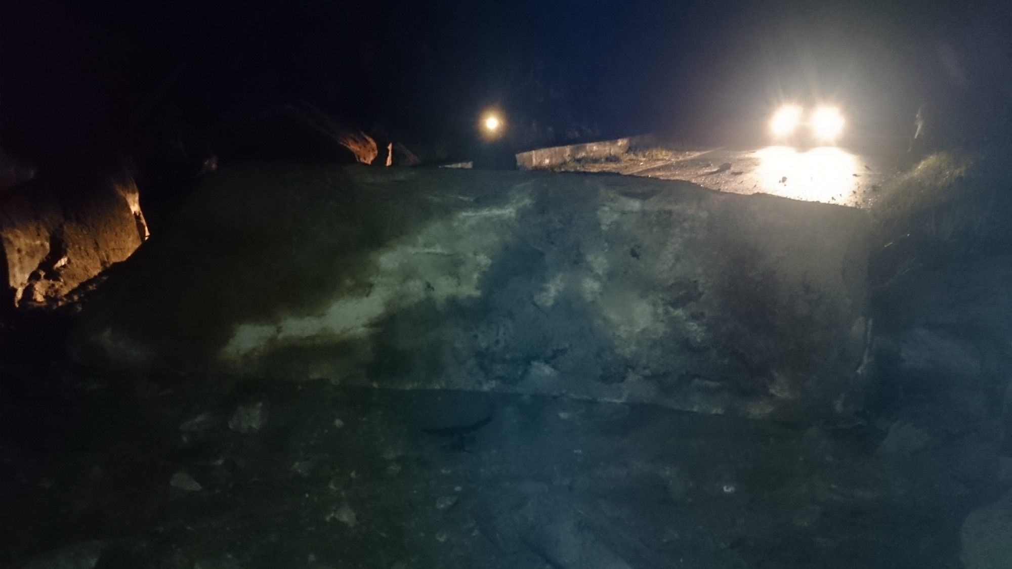 Ám ảnh những vụ sạt lở trên cung đèo Khánh Lê- Ảnh 4. Ám ảnh những vụ sạt lở trên cung đèo Khánh Lê- Ảnh 4.