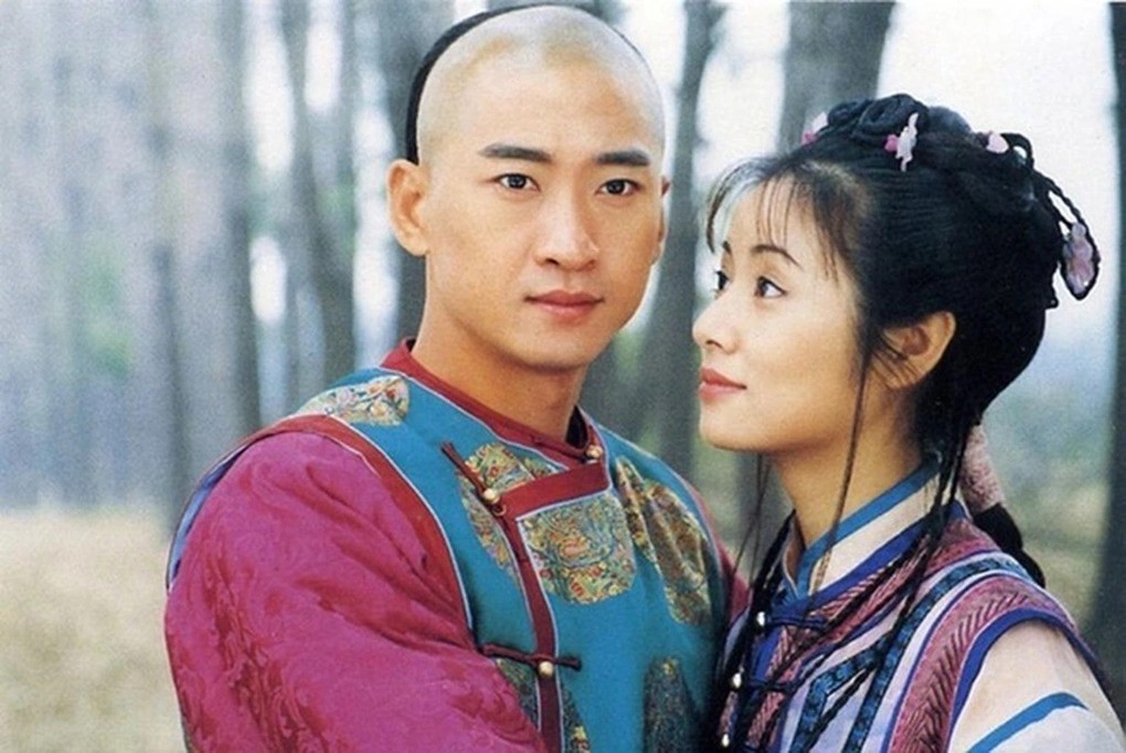 Thảm cảnh của mỹ nam Hoàn Châu Cách Cách: 20 người thân lần lượt qua đời, giữ tro cốt cha mẹ trong nhà cho bớt cô đơn- Ảnh 1.