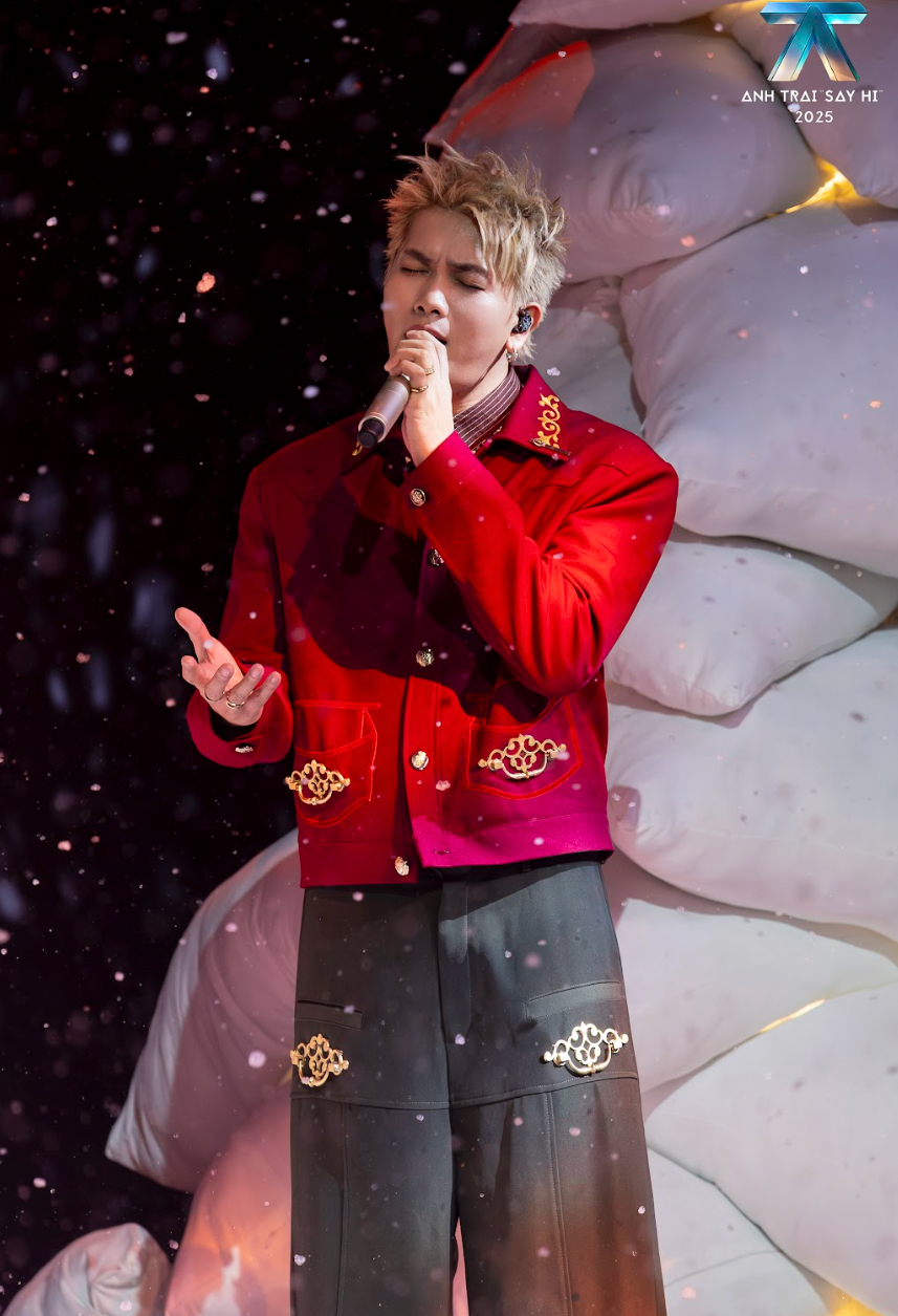 Sân khấu khiến Trấn Thành và dàn Anh Trai khóc đỏ mắt- Ảnh 8.