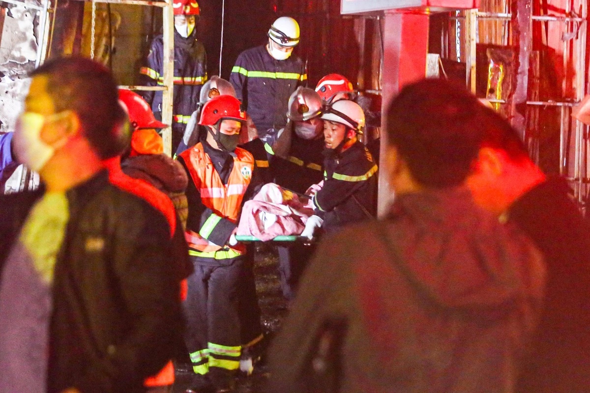 Toàn cảnh vụ đốt quán cà phê ở Hà Nội làm 11 người tử vong: Thái độ nhởn nhơ, “máu lạnh” của Cao Văn Hùng khiến dư luận bàng hoàng- Ảnh 2. Toàn cảnh vụ đốt quán cà phê ở Hà Nội làm 11 người tử vong: Thái độ nhởn nhơ, “máu lạnh” của Cao Văn Hùng khiến dư luận bàng hoàng- Ảnh 2.