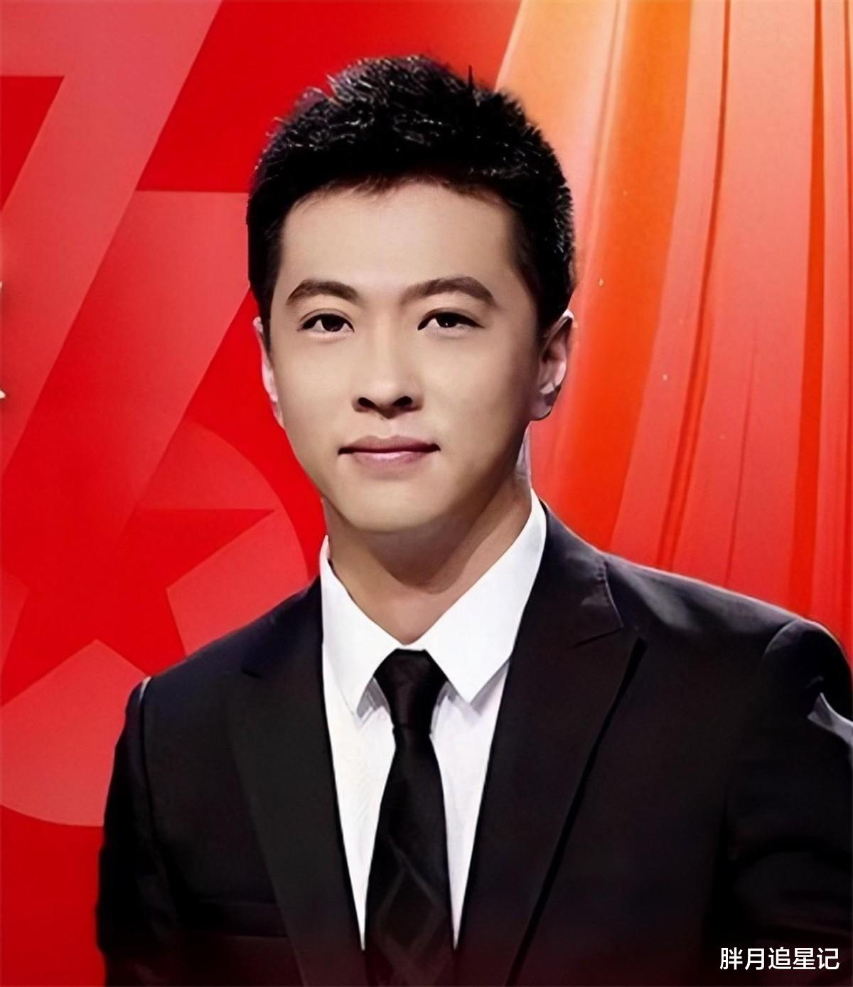 15 ngày sau khi ho ra máu và ngất xỉu ngay trên sóng truyền hình, MC đẹp trai nhất showbiz qua đời- Ảnh 1.