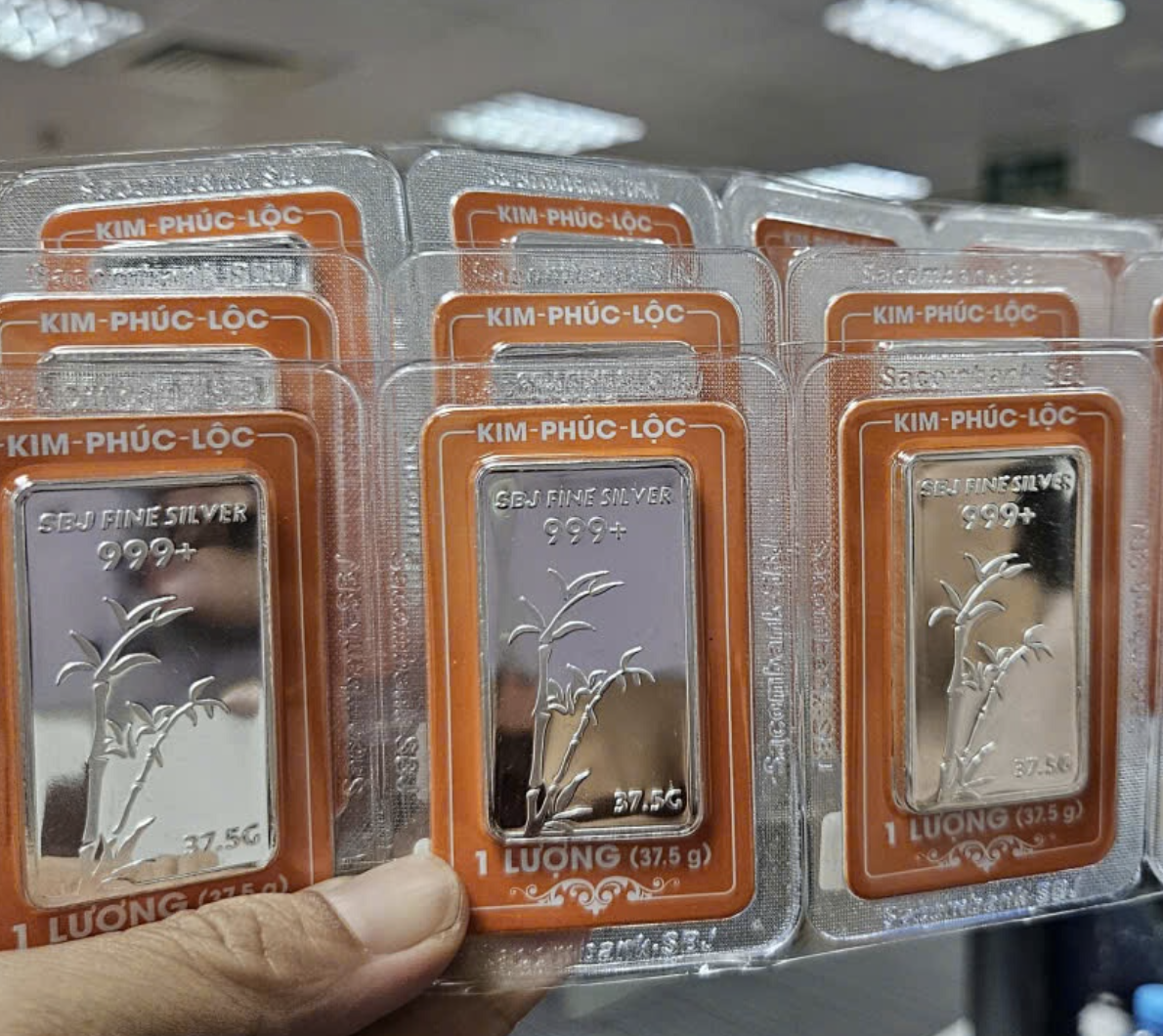 Giá bạc hôm nay 17-11: Biến động mạnh, dự báo mới nhất- Ảnh 1. Giá bạc hôm nay 17-11: Biến động mạnh, dự báo mới nhất- Ảnh 1.