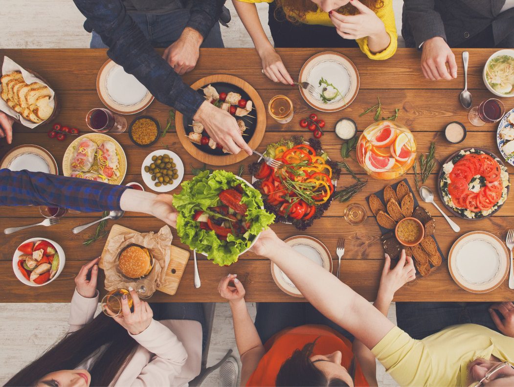 Đồng nghiệp nghỉ hưu mời cả phòng ăn tiệc rồi đột ngột rời đi, tôi đành thanh toán 15 triệu đồng: Về nhà nhận được 1 tin nhắn thay đổi cả cuộc đời- Ảnh 2. Đồng nghiệp nghỉ hưu mời cả phòng ăn tiệc rồi đột ngột rời đi, tôi đành thanh toán 15 triệu đồng: Về nhà nhận được 1 tin nhắn thay đổi cả cuộc đời- Ảnh 2.