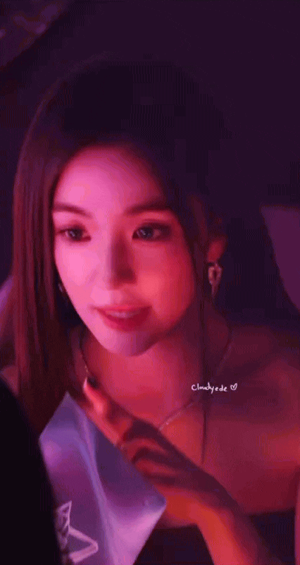 Đệ nhất mỹ nhân đẹp đến mức 11 năm không ai soán ngôi, bị tẩy chay rồi lại Đệ nhất mỹ nhân đẹp đến mức 11 năm không ai soán ngôi, bị tẩy chay rồi lại