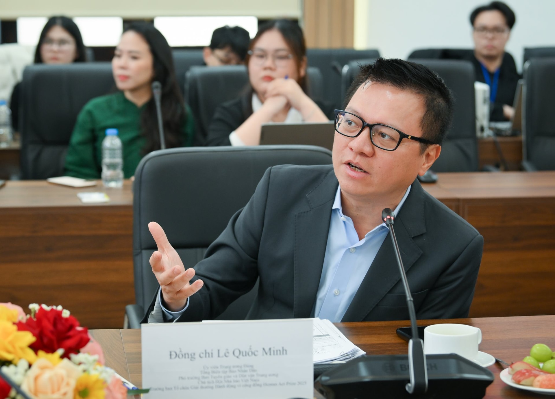 Từ "2.000đ biến thành 196 tỷ" đến "chàng shipper" phục dựng 8.000 ảnh liệt sĩ: Hành trình ấn tượng tại Human Act Prize 2025- Ảnh 3.