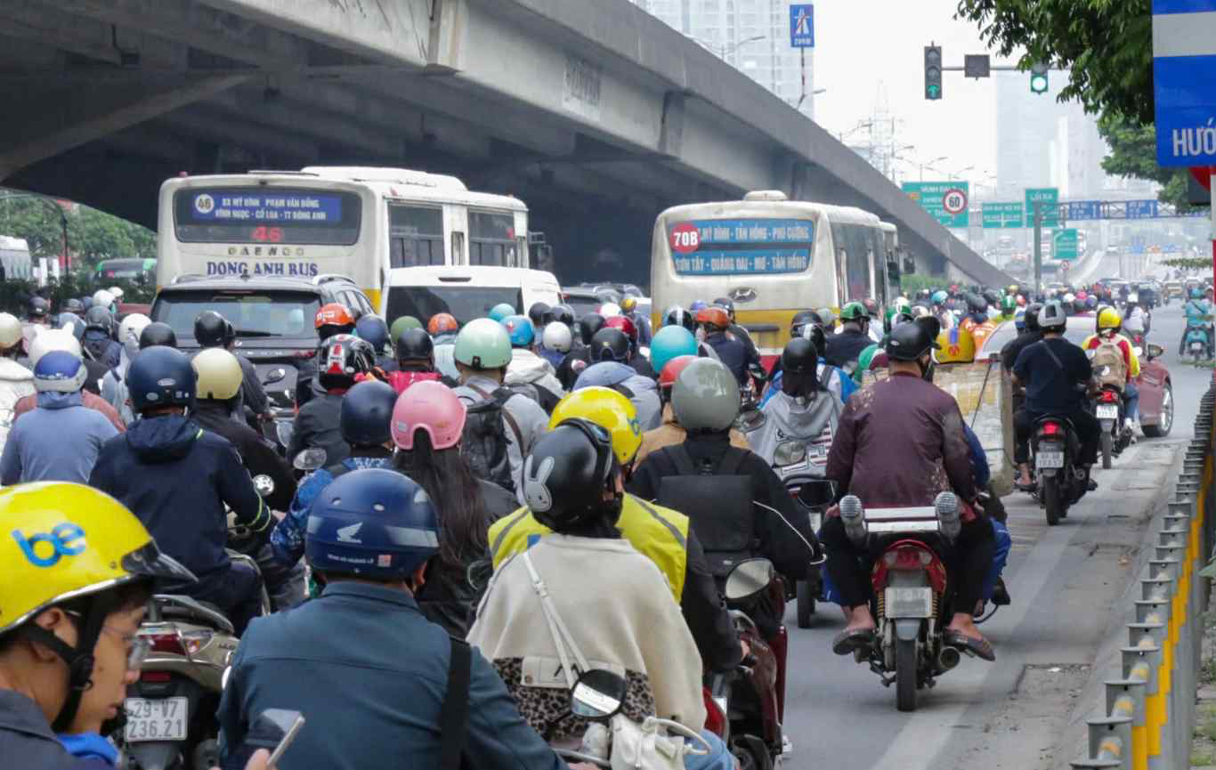 Loạt tài xế xe ôm công nghệ che biển số xe bị CSGT xử lý- Ảnh 3. Loạt tài xế xe ôm công nghệ che biển số xe bị CSGT xử lý- Ảnh 3.