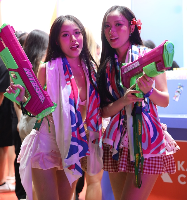 Loạt ảnh nóng bỏng xâm chiếm cõi mạng chỉ sau 1 đêm của loạt TikToker, gái xinh nổi tiếng- Ảnh 4. Loạt ảnh nóng bỏng xâm chiếm cõi mạng chỉ sau 1 đêm của loạt TikToker, gái xinh nổi tiếng- Ảnh 4.