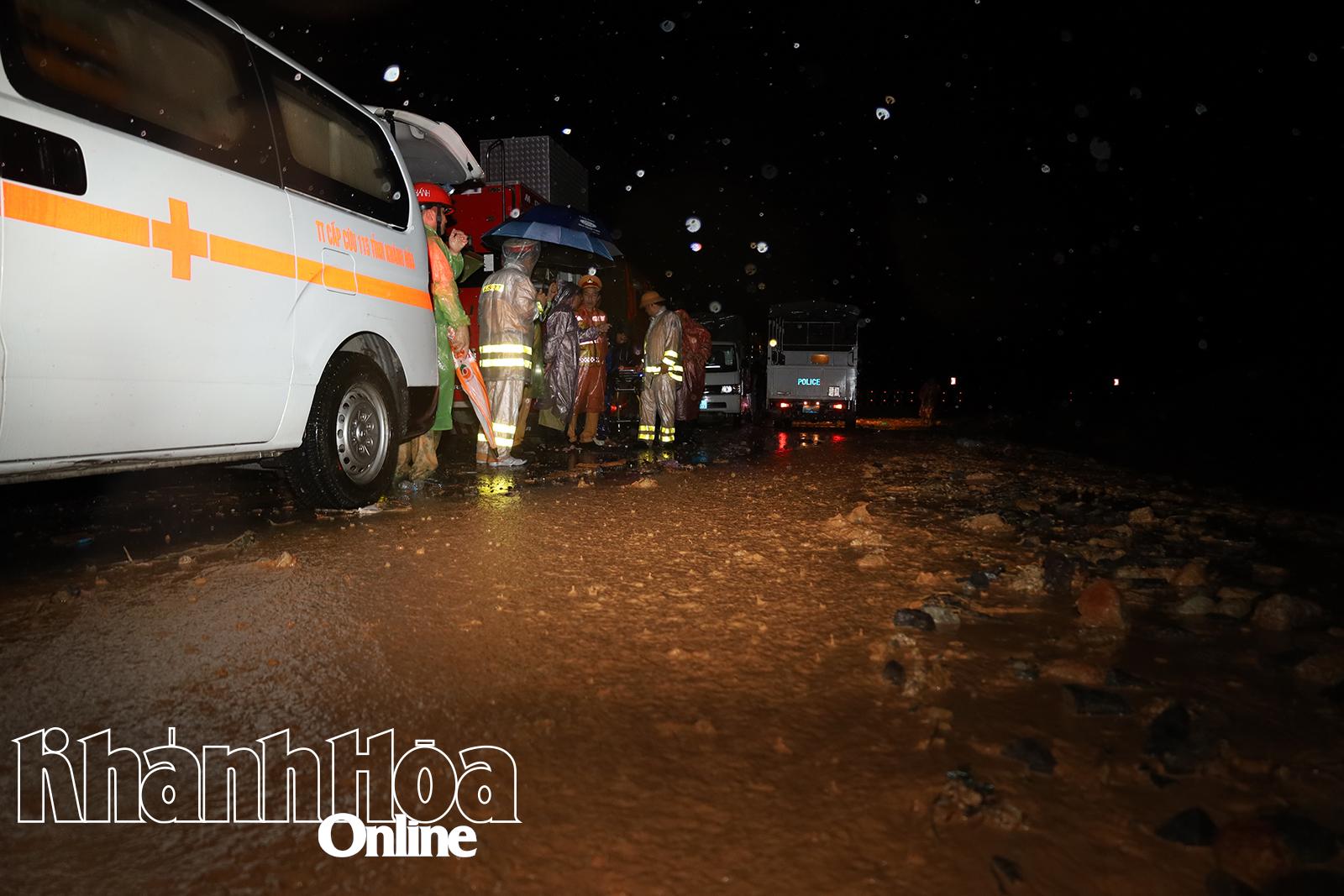 Cận cảnh hiện trường vụ sạt lở đèo Khánh Lê khiến 6 người thiệt mạng- Ảnh 13. Cận cảnh hiện trường vụ sạt lở đèo Khánh Lê khiến 6 người thiệt mạng- Ảnh 13.