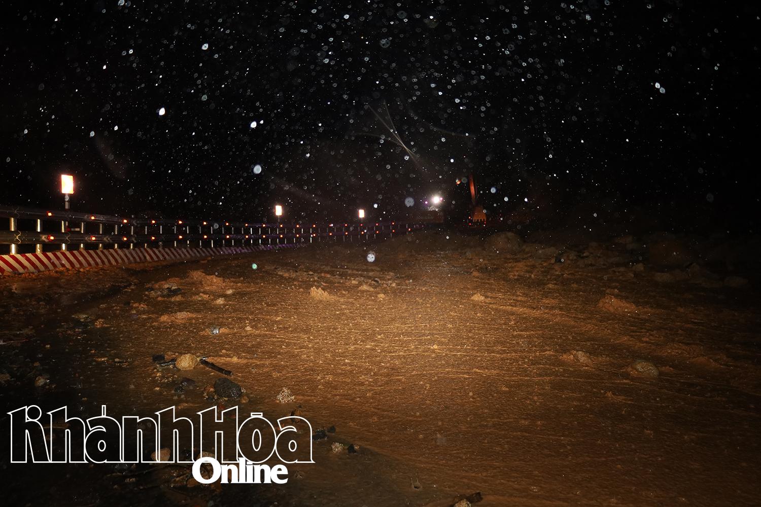 Cận cảnh hiện trường vụ sạt lở đèo Khánh Lê khiến 6 người thiệt mạng- Ảnh 14. Cận cảnh hiện trường vụ sạt lở đèo Khánh Lê khiến 6 người thiệt mạng- Ảnh 14.