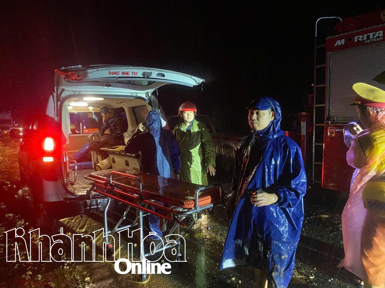 Cận cảnh hiện trường vụ sạt lở đèo Khánh Lê khiến 6 người thiệt mạng- Ảnh 12. Cận cảnh hiện trường vụ sạt lở đèo Khánh Lê khiến 6 người thiệt mạng- Ảnh 12.