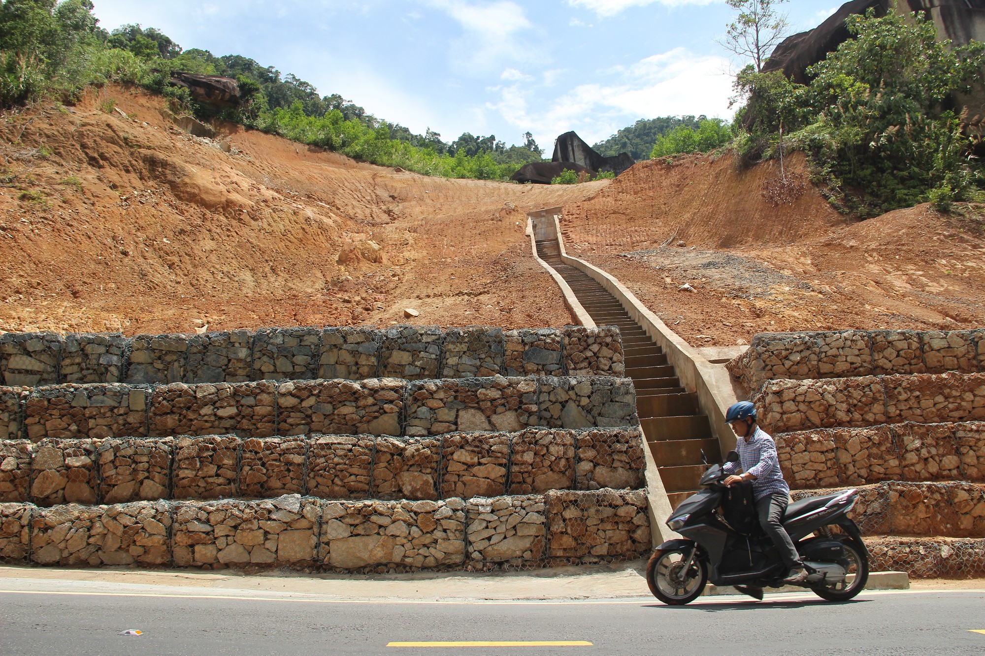 Ám ảnh những vụ sạt lở trên cung đèo Khánh Lê- Ảnh 12. Ám ảnh những vụ sạt lở trên cung đèo Khánh Lê- Ảnh 12.