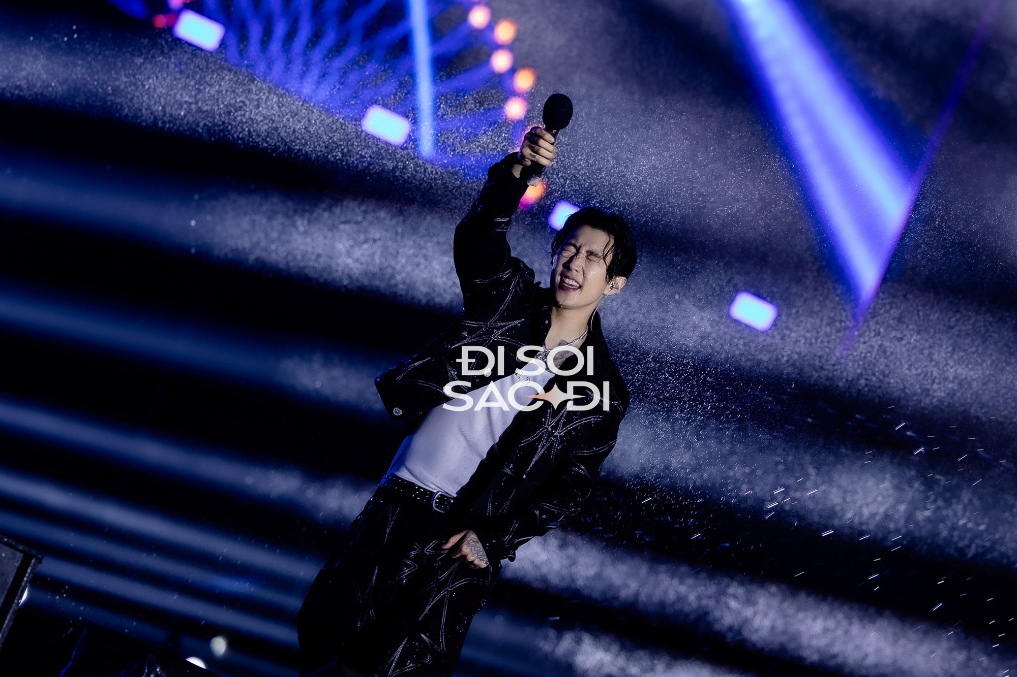 Vạn vật đều lác mắt trước cơ bụng Vạn vật đều lác mắt trước cơ bụng