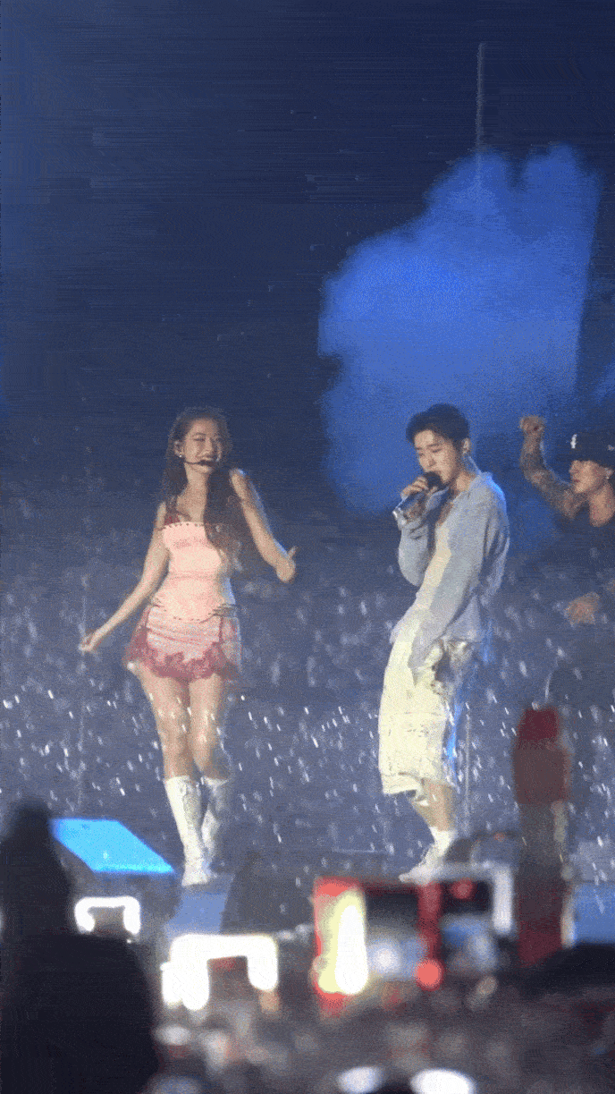 Không thể tin được: Chi Pu kết hợp B.I, tạo nên màn trình diễn đỉnh nhất WATERBOMB HOCHIMINH!- Ảnh 4. Không thể tin được: Chi Pu kết hợp B.I, tạo nên màn trình diễn đỉnh nhất WATERBOMB HOCHIMINH!- Ảnh 4.