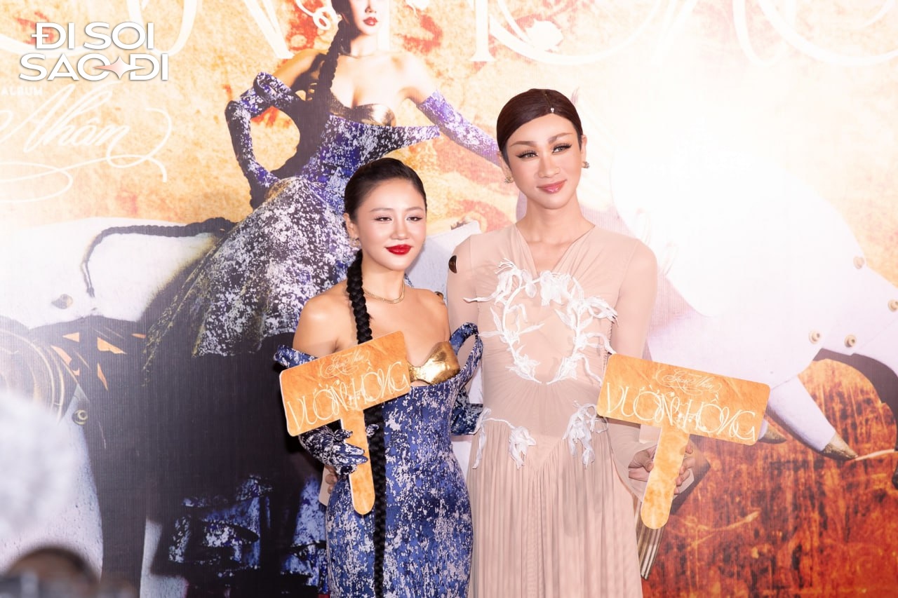 HOT: Chi Pu lại có màn "lò vi sóng" cực đỉnh với Văn Mai Hương dưới sự chứng kiến của cả nửa showbiz!- Ảnh 19. HOT: Chi Pu lại có màn "lò vi sóng" cực đỉnh với Văn Mai Hương dưới sự chứng kiến của cả nửa showbiz!- Ảnh 19.