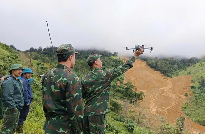 Toàn cảnh vụ sạt lở núi kinh hoàng ở Đà Nẵng khiến 3 người mất tích- Ảnh 5.
