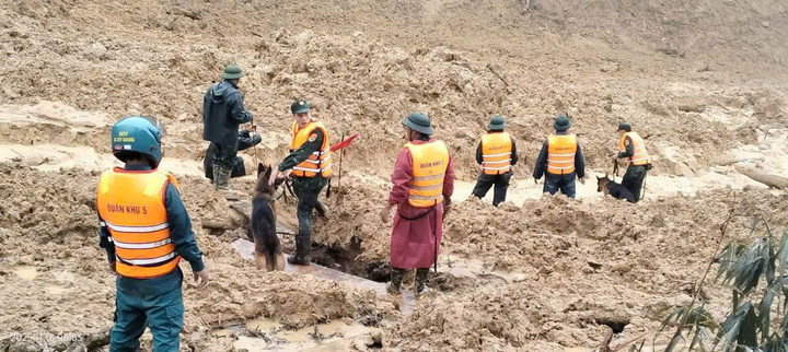 Toàn cảnh vụ sạt lở núi kinh hoàng ở Đà Nẵng khiến 3 người mất tích- Ảnh 10.