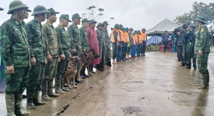 Toàn cảnh vụ sạt lở núi kinh hoàng ở Đà Nẵng khiến 3 người mất tích- Ảnh 9.