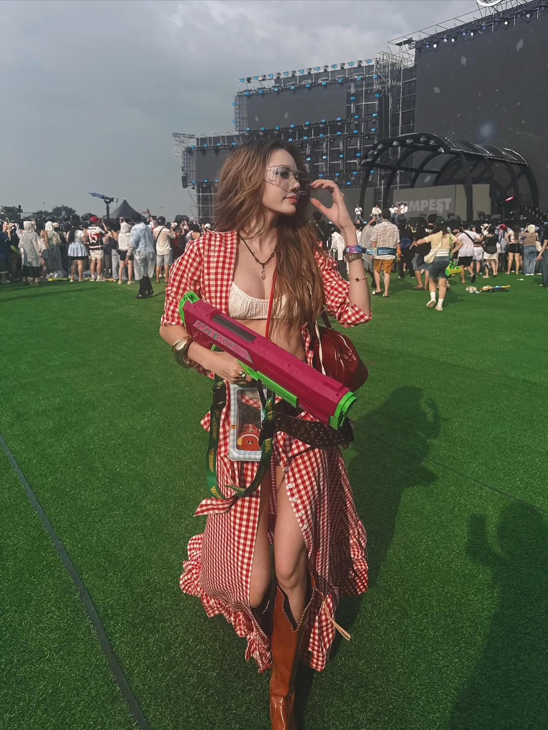 Loạt ảnh nóng bỏng xâm chiếm cõi mạng chỉ sau 1 đêm của loạt TikToker, gái xinh nổi tiếng- Ảnh 12. Loạt ảnh nóng bỏng xâm chiếm cõi mạng chỉ sau 1 đêm của loạt TikToker, gái xinh nổi tiếng- Ảnh 12.