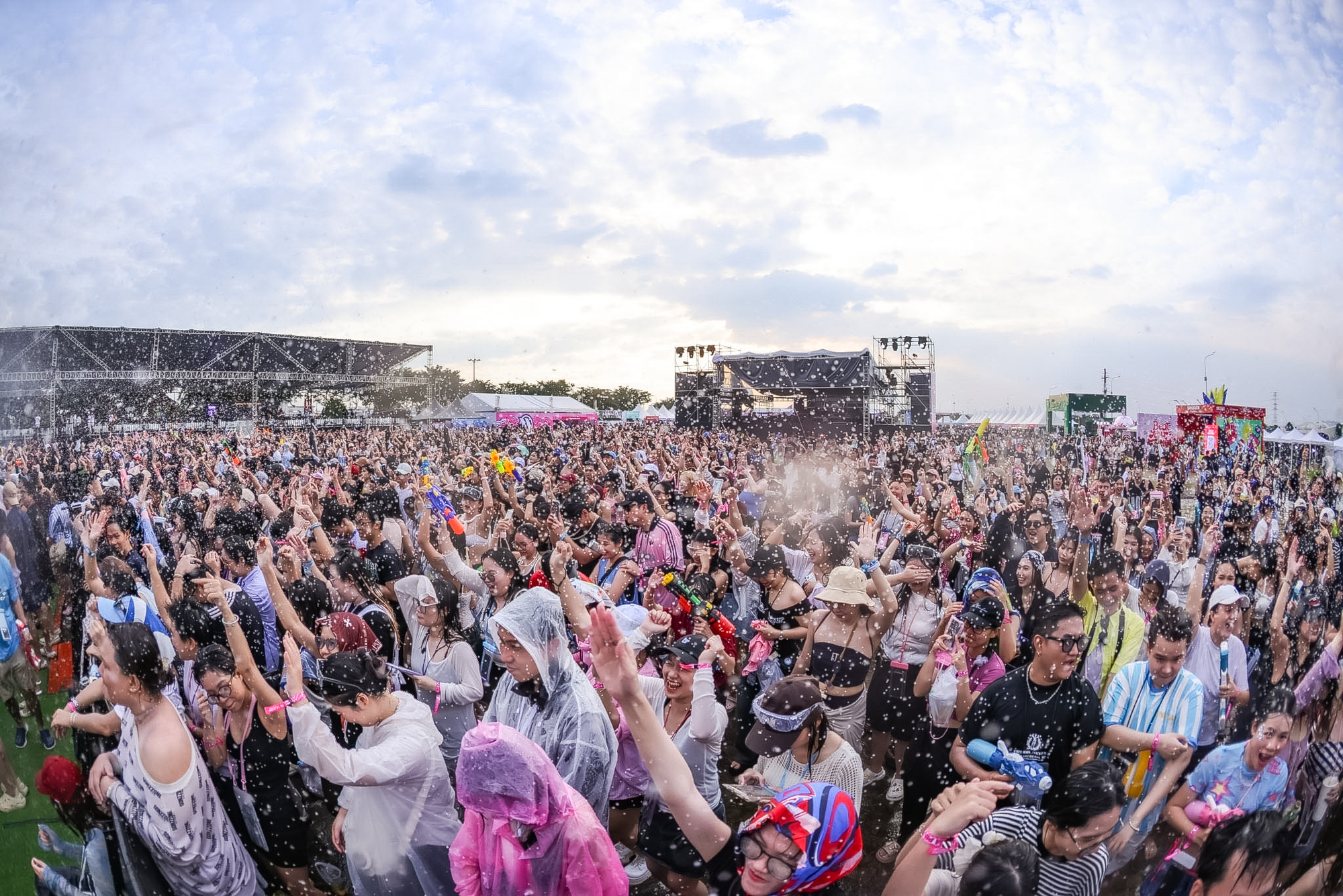 Loạt ảnh nóng bỏng xâm chiếm cõi mạng chỉ sau 1 đêm của loạt TikToker, gái xinh nổi tiếng- Ảnh 2. Loạt ảnh nóng bỏng xâm chiếm cõi mạng chỉ sau 1 đêm của loạt TikToker, gái xinh nổi tiếng- Ảnh 2.