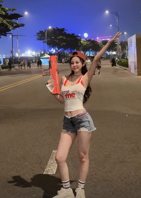 Loạt ảnh nóng bỏng xâm chiếm cõi mạng chỉ sau 1 đêm của loạt TikToker, gái xinh nổi tiếng- Ảnh 11. Loạt ảnh nóng bỏng xâm chiếm cõi mạng chỉ sau 1 đêm của loạt TikToker, gái xinh nổi tiếng- Ảnh 11.