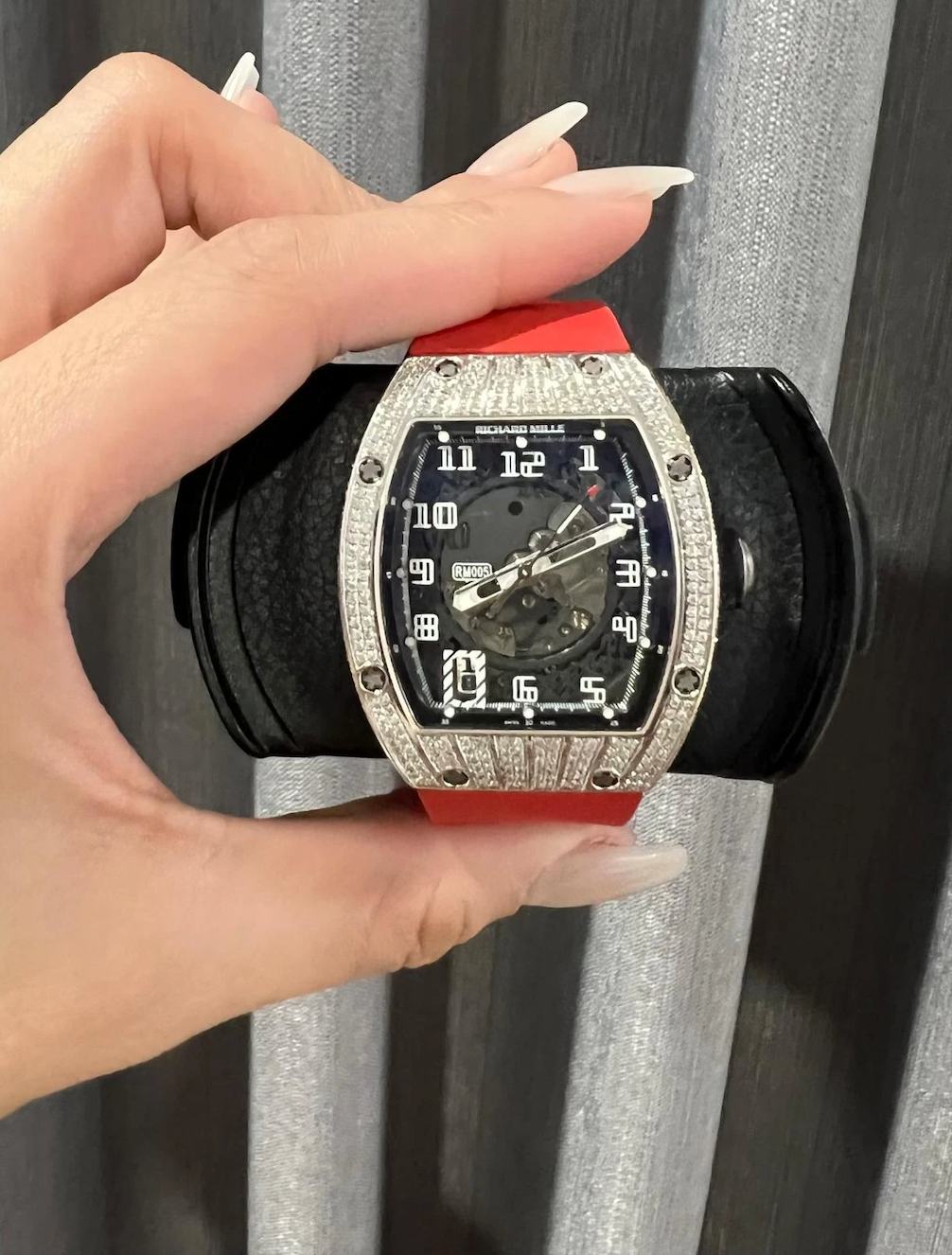 Làm rõ khuất tất về chiếc đồng hồ Richard Mille 1,5 tỷ Đức Phạm lấy lại của Diệp Lâm Anh- Ảnh 1. Làm rõ khuất tất về chiếc đồng hồ Richard Mille 1,5 tỷ Đức Phạm lấy lại của Diệp Lâm Anh- Ảnh 1.