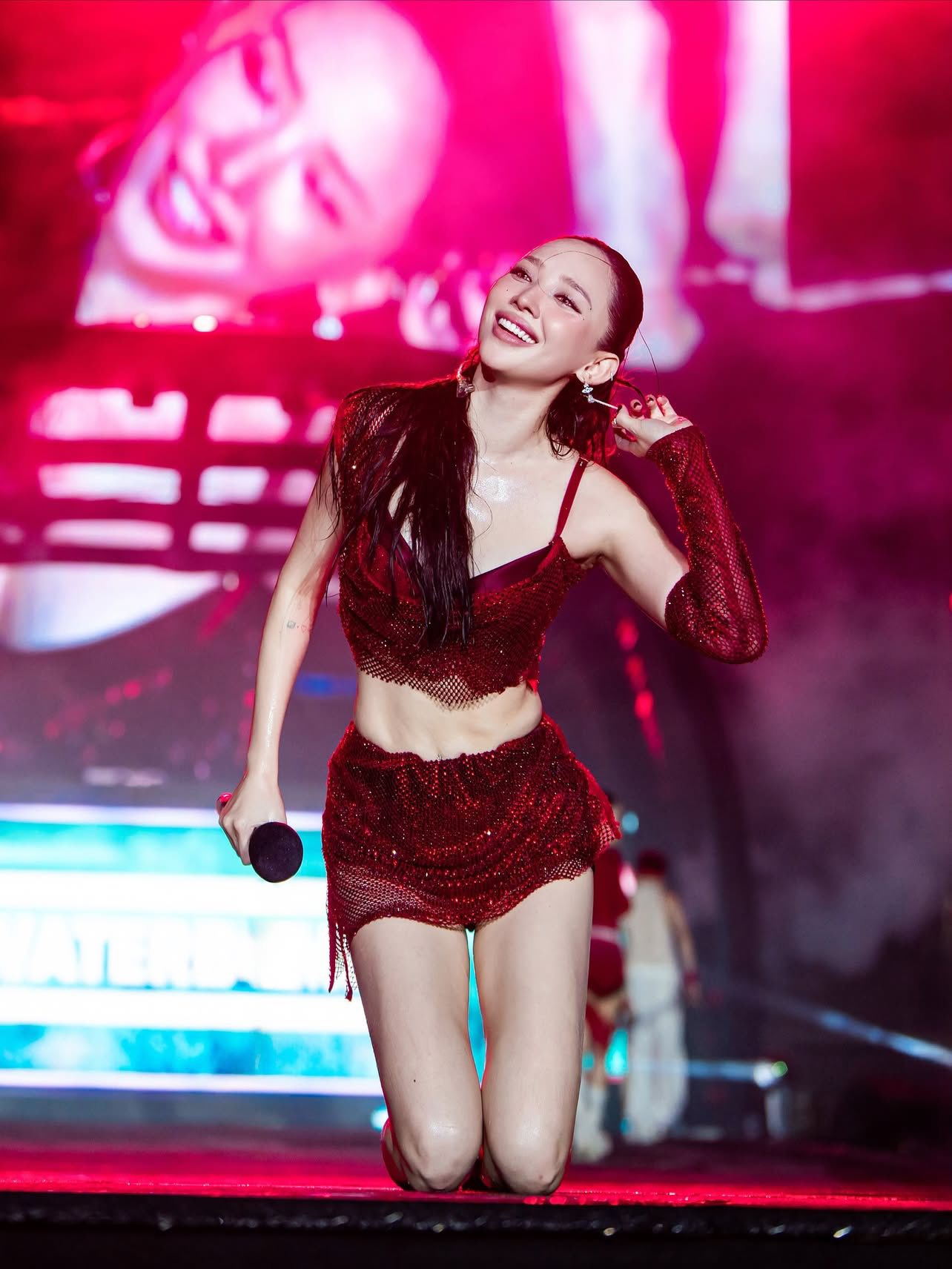 Tóc Tiên, Chi Pu "chặt đẹp" cả dàn sao Hàn, nhìn đâu cũng thấy đường cong săn chắc nhờ có loạt "vũ khí" không cần e dè ăn uống- Ảnh 1.