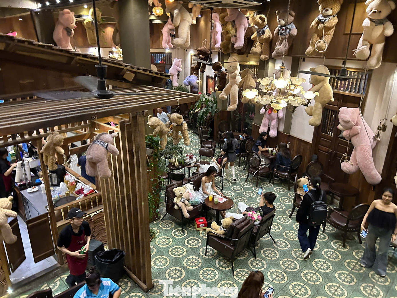 Đường phố TPHCM rộn ràng không khí Giáng sinh- Ảnh 4.