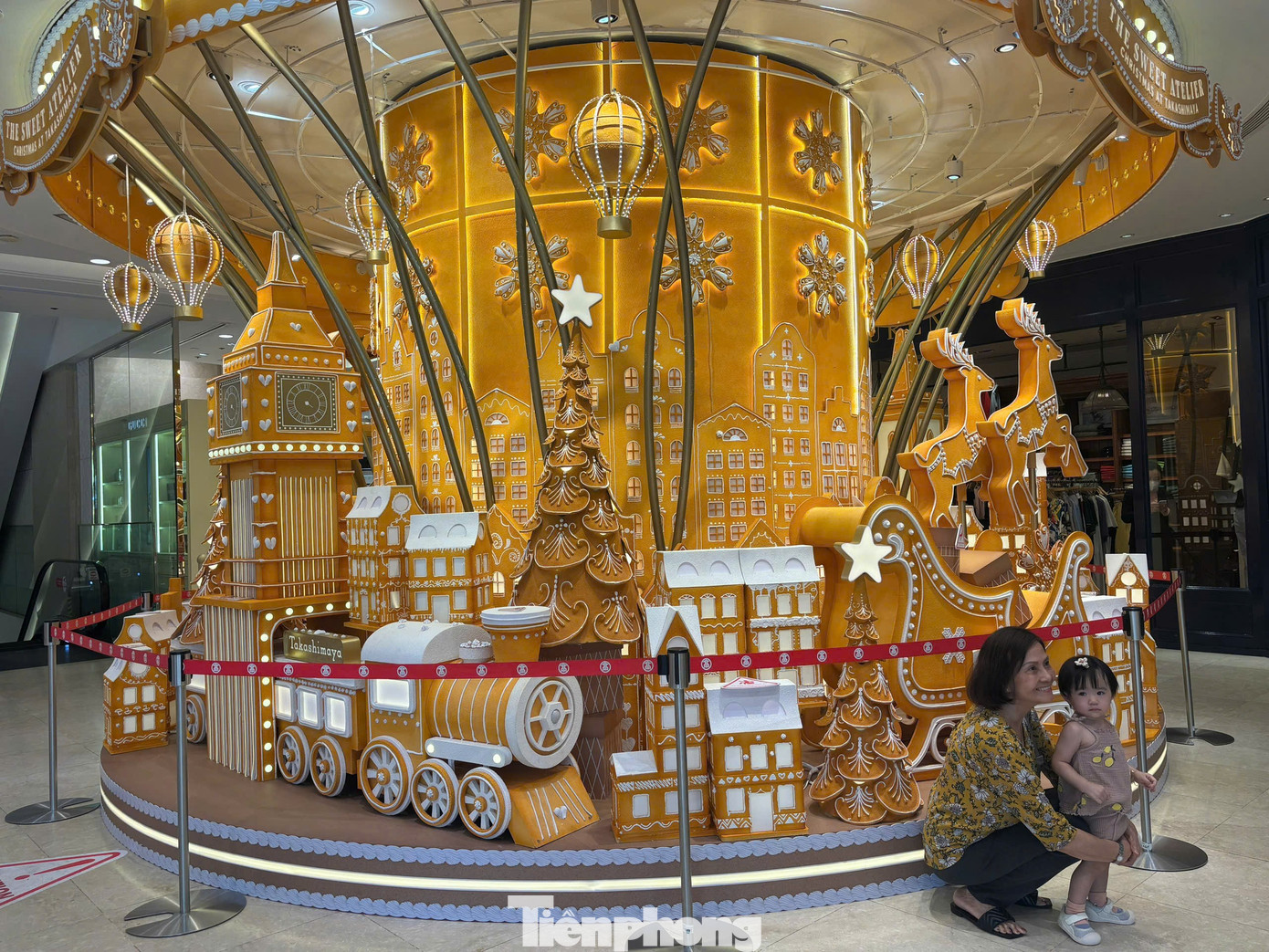 Đường phố TPHCM rộn ràng không khí Giáng sinh- Ảnh 14.