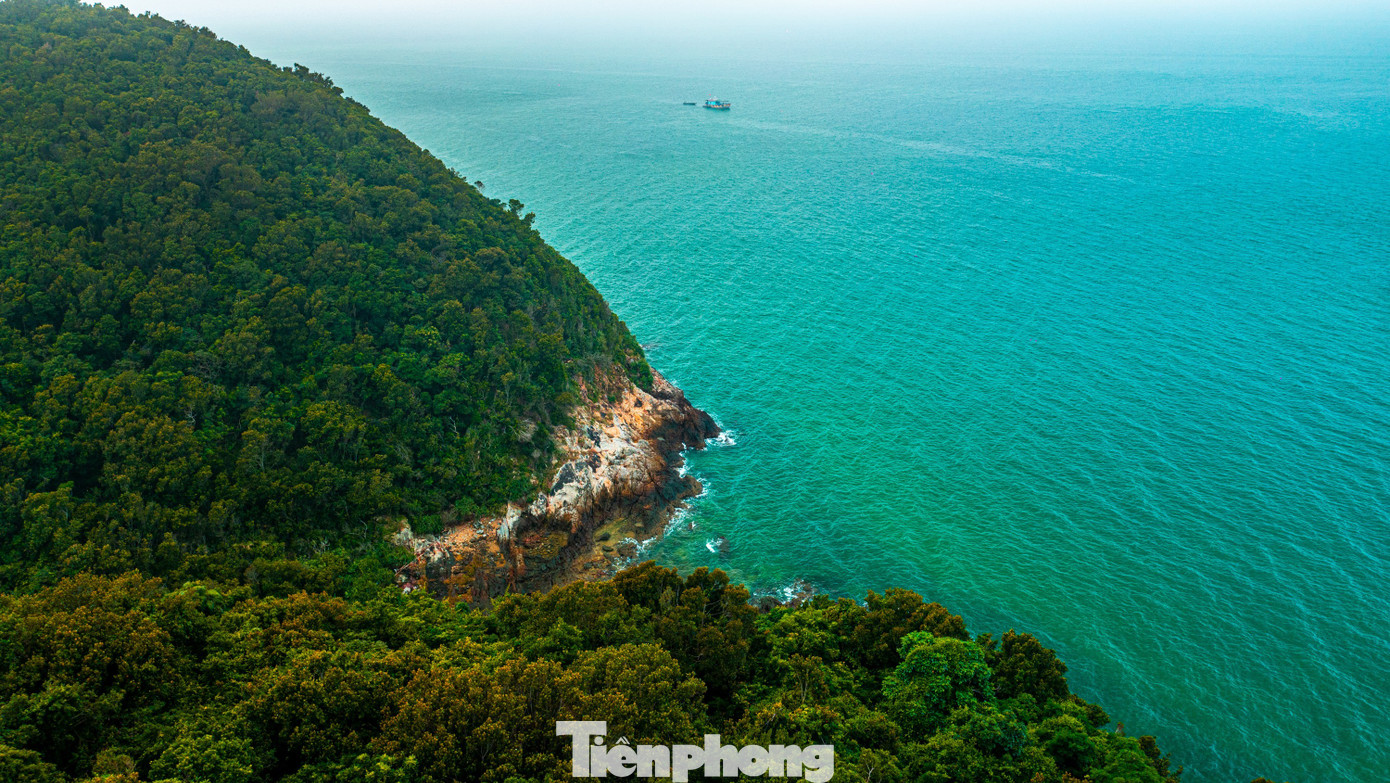 Điều đặc biệt ở hòn đảo được ví như cột mốc trên biển của Tổ quốc- Ảnh 1.