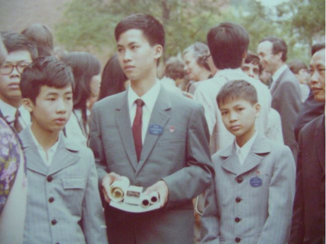 Cậu sinh viên gầy gò, chạy xe máy cà tàng bị bảo vệ chặn lại hỏi "Em đi đâu": Danh tính thật khiến ai cũng ngỡ ngàng!- Ảnh 3.