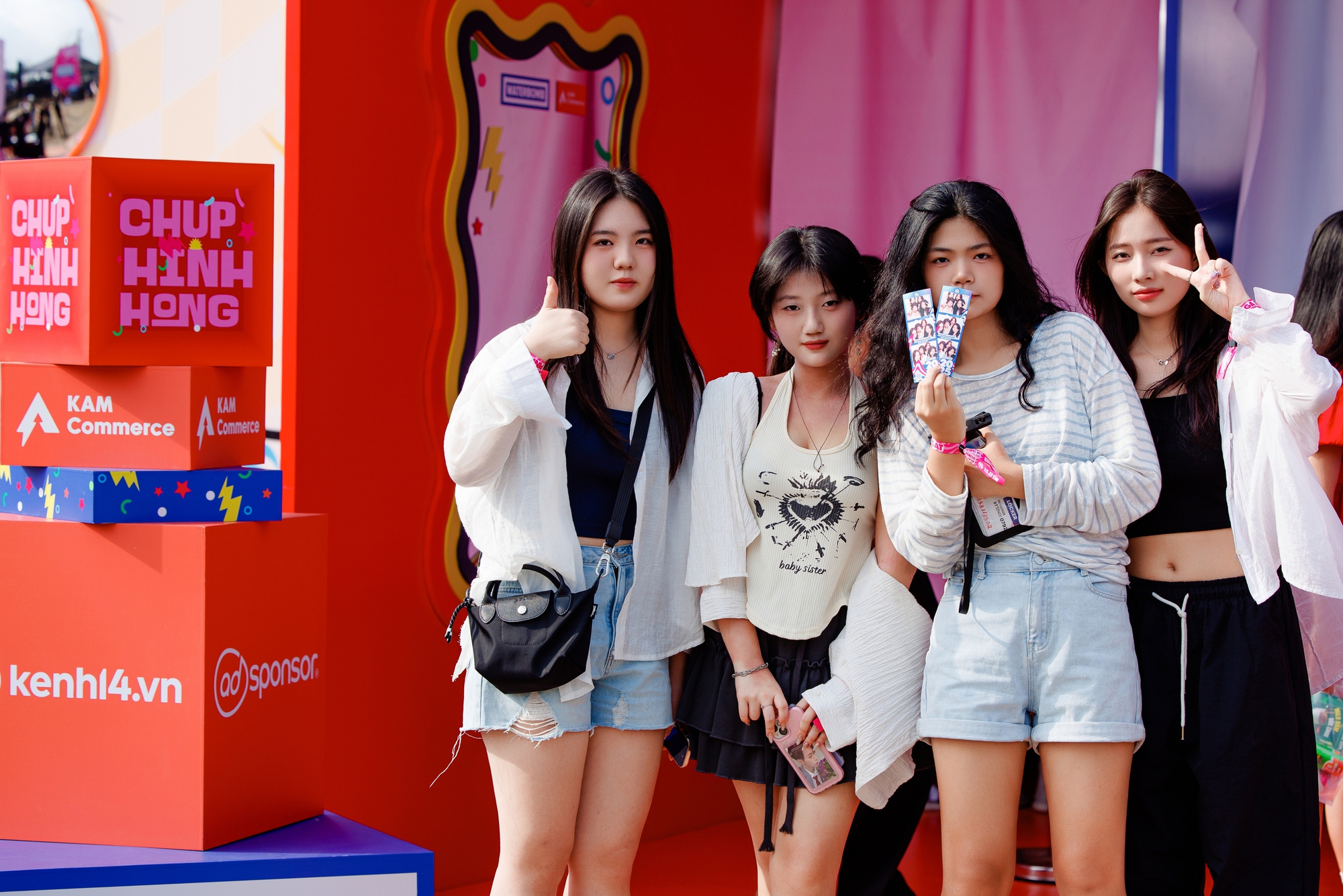 Bí kíp 'làm giàu' kỷ niệm tại WATERBOMB: Check-in KAM Booth, ảnh đẹp lấy ngay và phần thưởng giá trị không thể bỏ lỡ!- Ảnh 14. Bí kíp 'làm giàu' kỷ niệm tại WATERBOMB: Check-in KAM Booth, ảnh đẹp lấy ngay và phần thưởng giá trị không thể bỏ lỡ!- Ảnh 14.