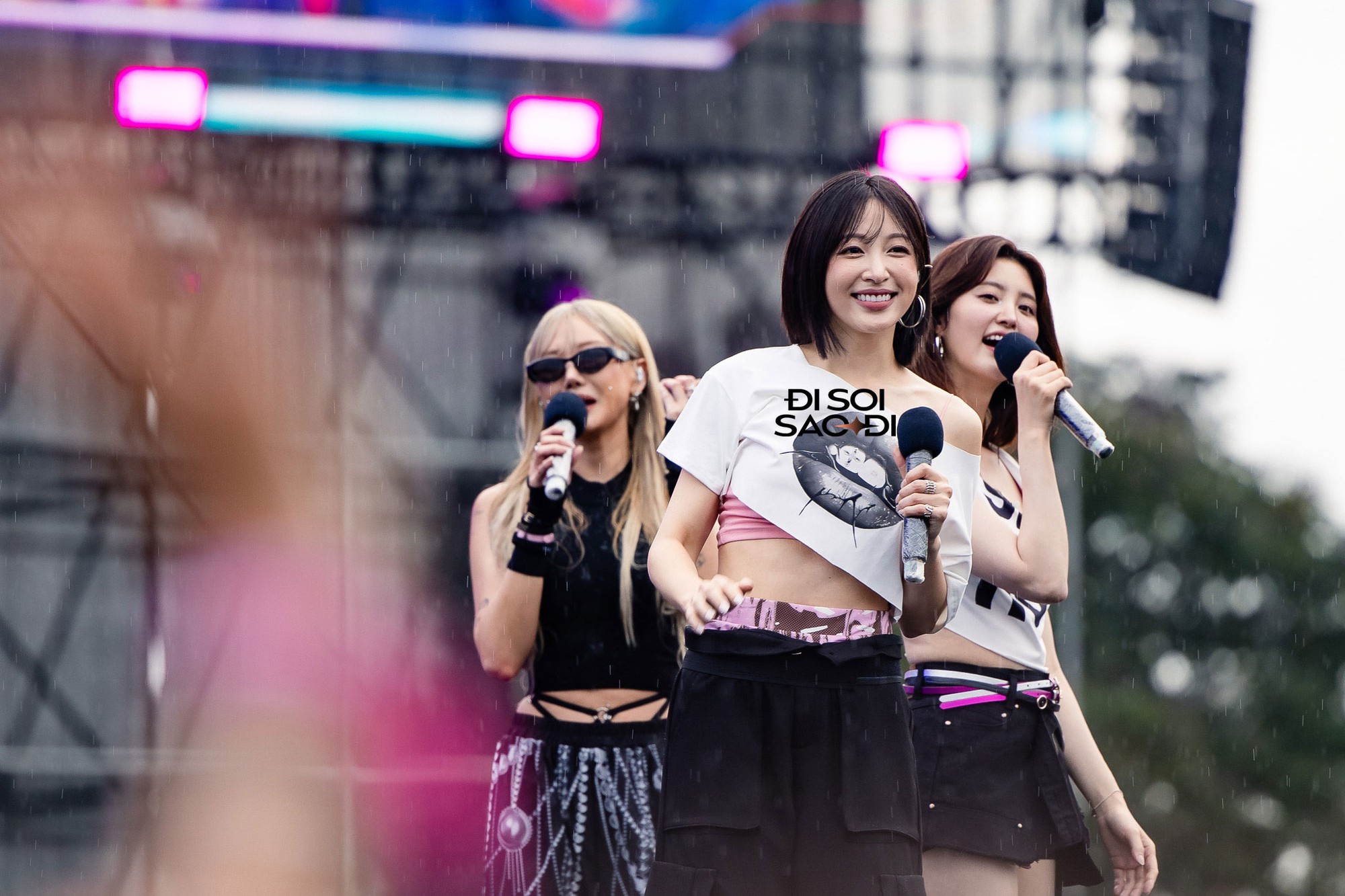 Hani (EXID) sexy "xịt máu" đốt cháy sân khấu WATERBOMB, xứng danh "nữ thần fancam" đích thực!- Ảnh 3. Hani (EXID) sexy "xịt máu" đốt cháy sân khấu WATERBOMB, xứng danh "nữ thần fancam" đích thực!- Ảnh 3.