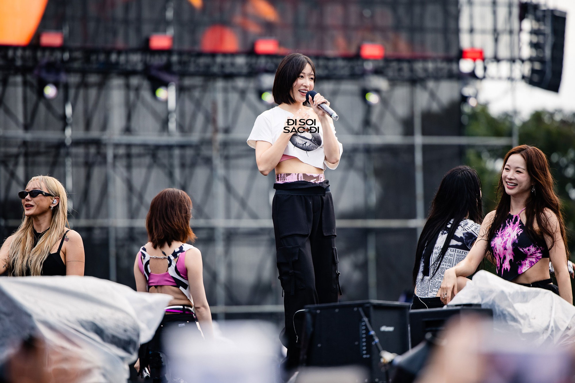 Hani (EXID) sexy "xịt máu" đốt cháy sân khấu WATERBOMB, xứng danh "nữ thần fancam" đích thực!- Ảnh 8. Hani (EXID) sexy "xịt máu" đốt cháy sân khấu WATERBOMB, xứng danh "nữ thần fancam" đích thực!- Ảnh 8.