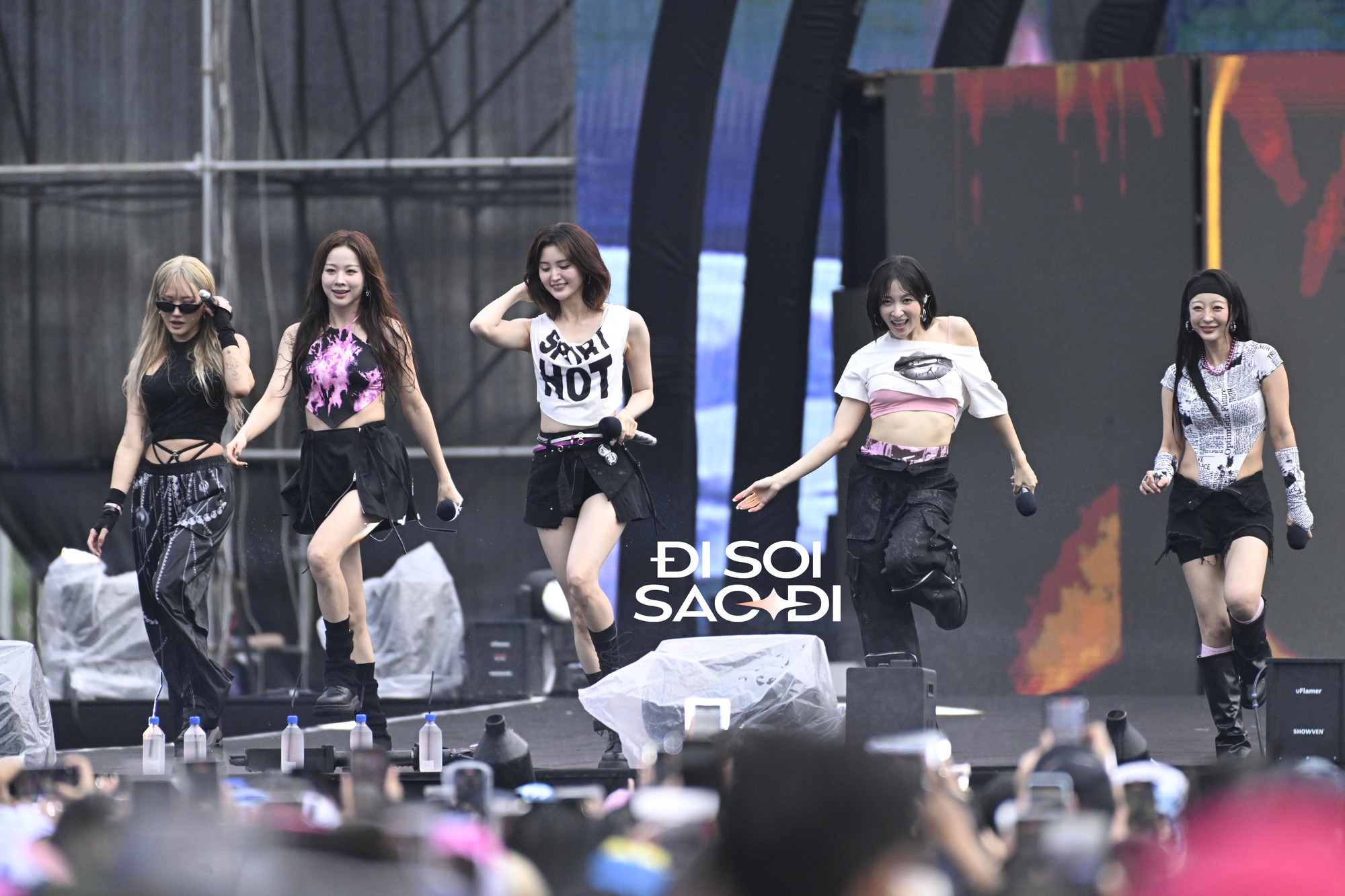 Hani (EXID) sexy "xịt máu" đốt cháy sân khấu WATERBOMB, xứng danh "nữ thần fancam" đích thực!- Ảnh 10. Hani (EXID) sexy "xịt máu" đốt cháy sân khấu WATERBOMB, xứng danh "nữ thần fancam" đích thực!- Ảnh 10.