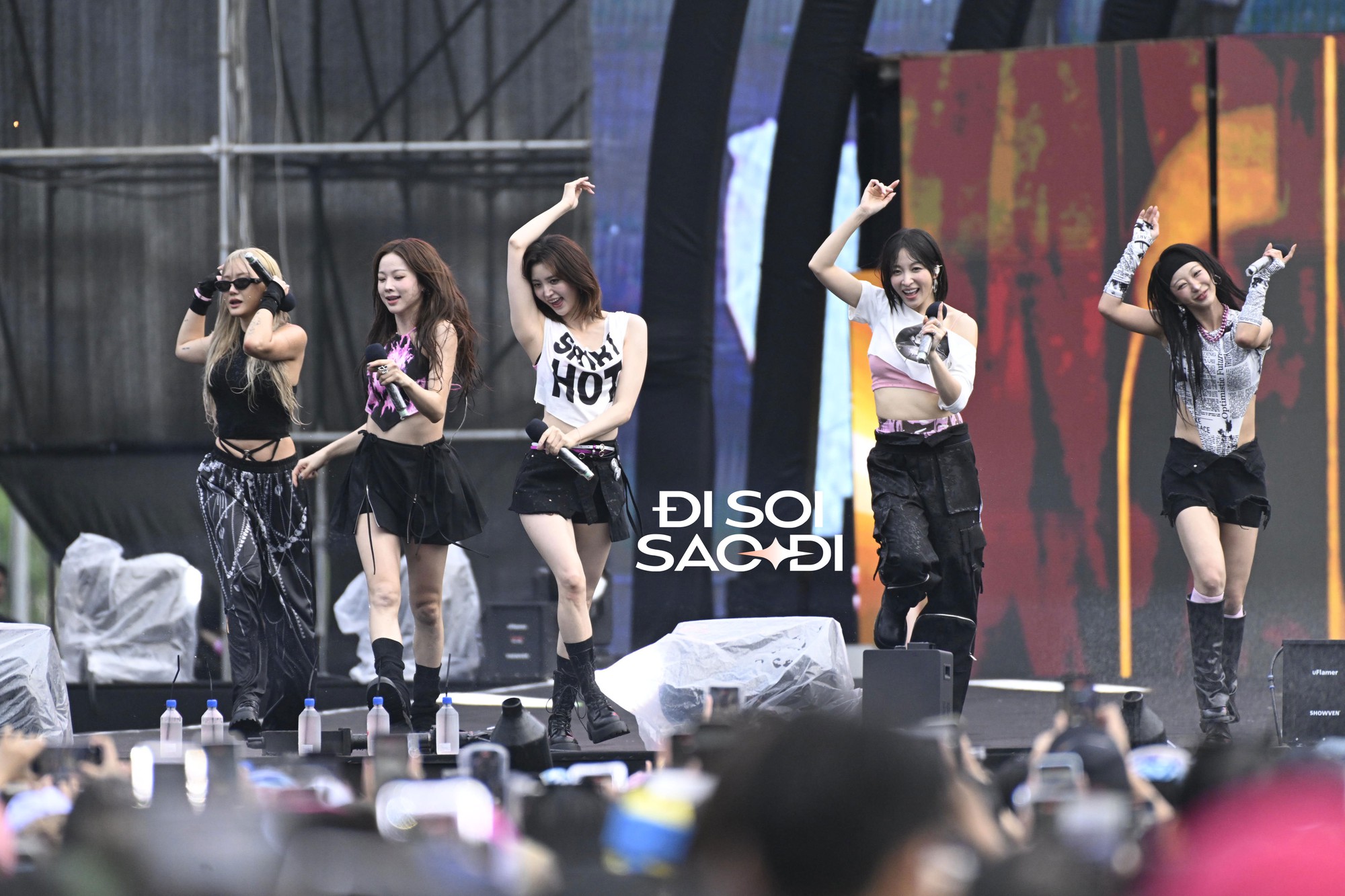 Hani (EXID) sexy "xịt máu" đốt cháy sân khấu WATERBOMB, xứng danh "nữ thần fancam" đích thực!- Ảnh 12. Hani (EXID) sexy "xịt máu" đốt cháy sân khấu WATERBOMB, xứng danh "nữ thần fancam" đích thực!- Ảnh 12.