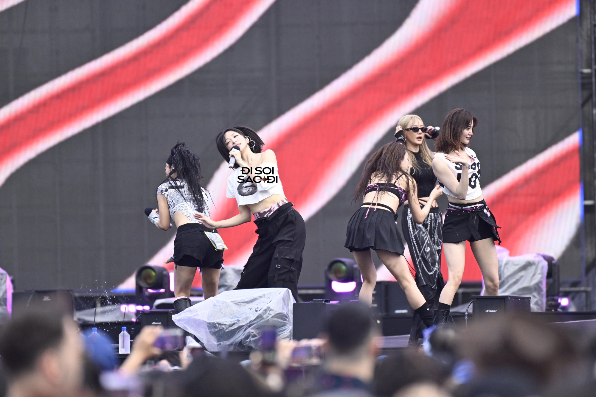 Hani (EXID) sexy "xịt máu" đốt cháy sân khấu WATERBOMB, xứng danh "nữ thần fancam" đích thực!- Ảnh 14. Hani (EXID) sexy "xịt máu" đốt cháy sân khấu WATERBOMB, xứng danh "nữ thần fancam" đích thực!- Ảnh 14.